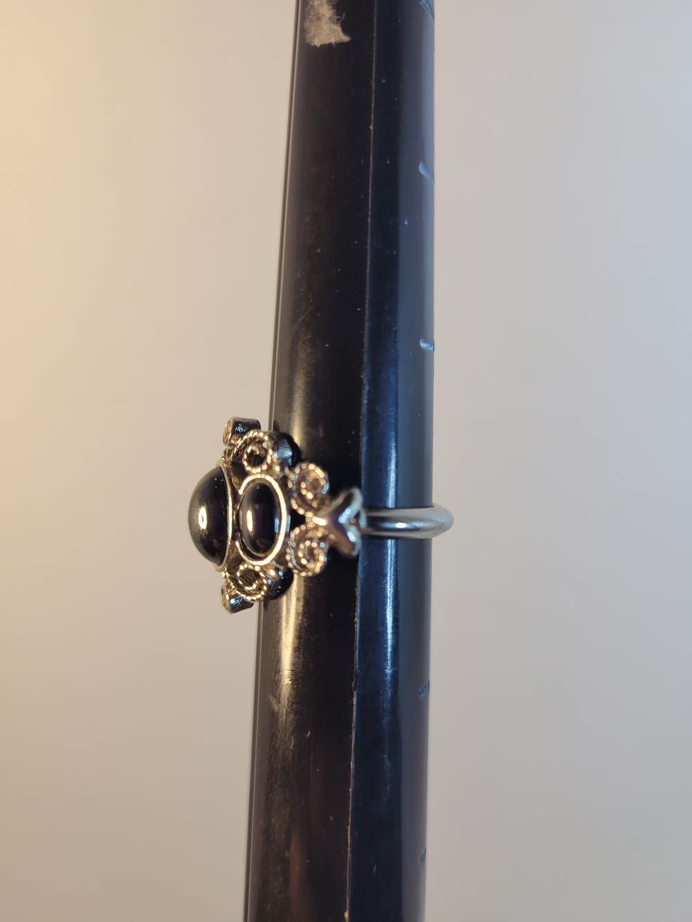 Vintage 1970's Avon Midnight Splendor Hematite Filigree Ring Size 5 (T) - Picture 2 of 5